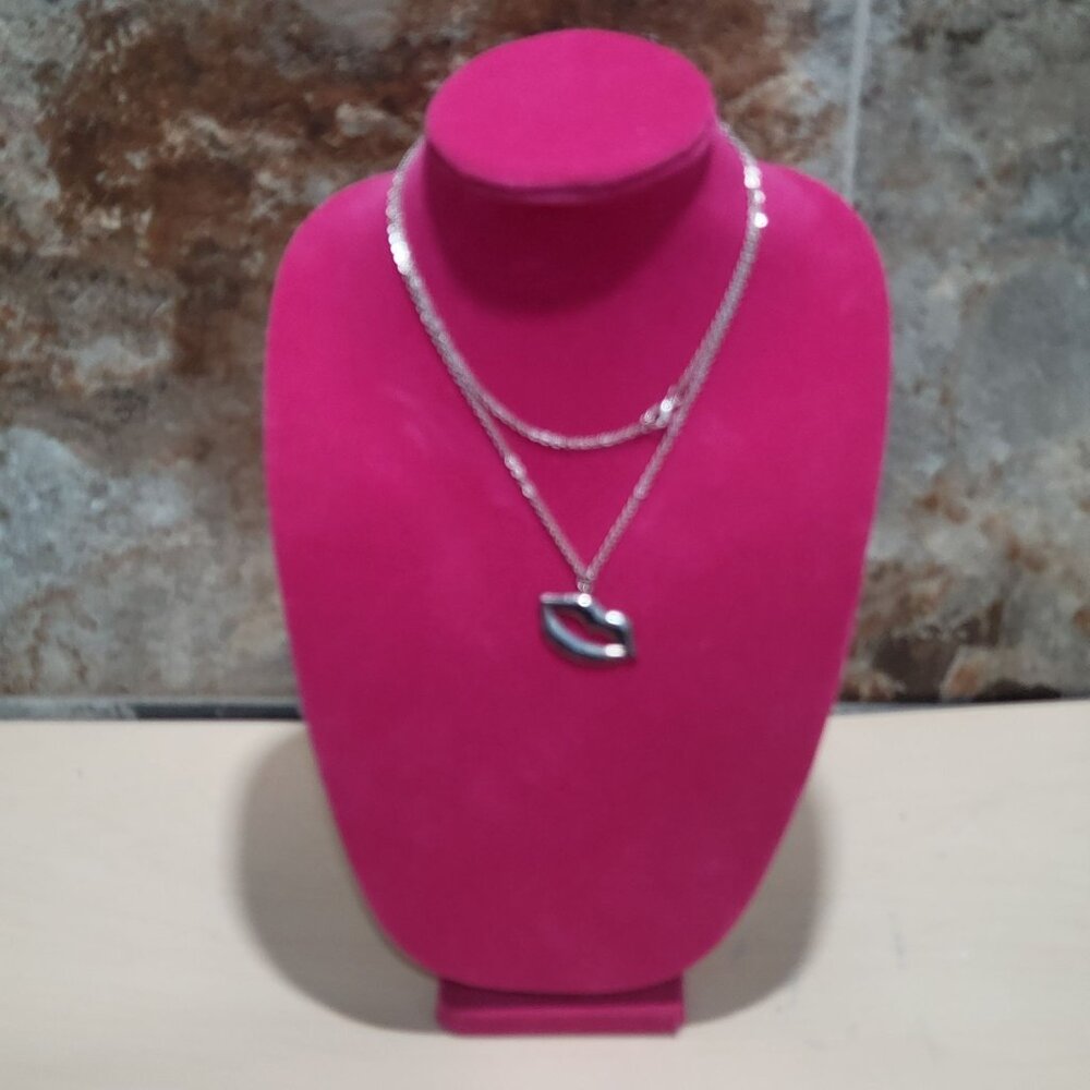 Silver Colored Chain Lip Charm Necklace